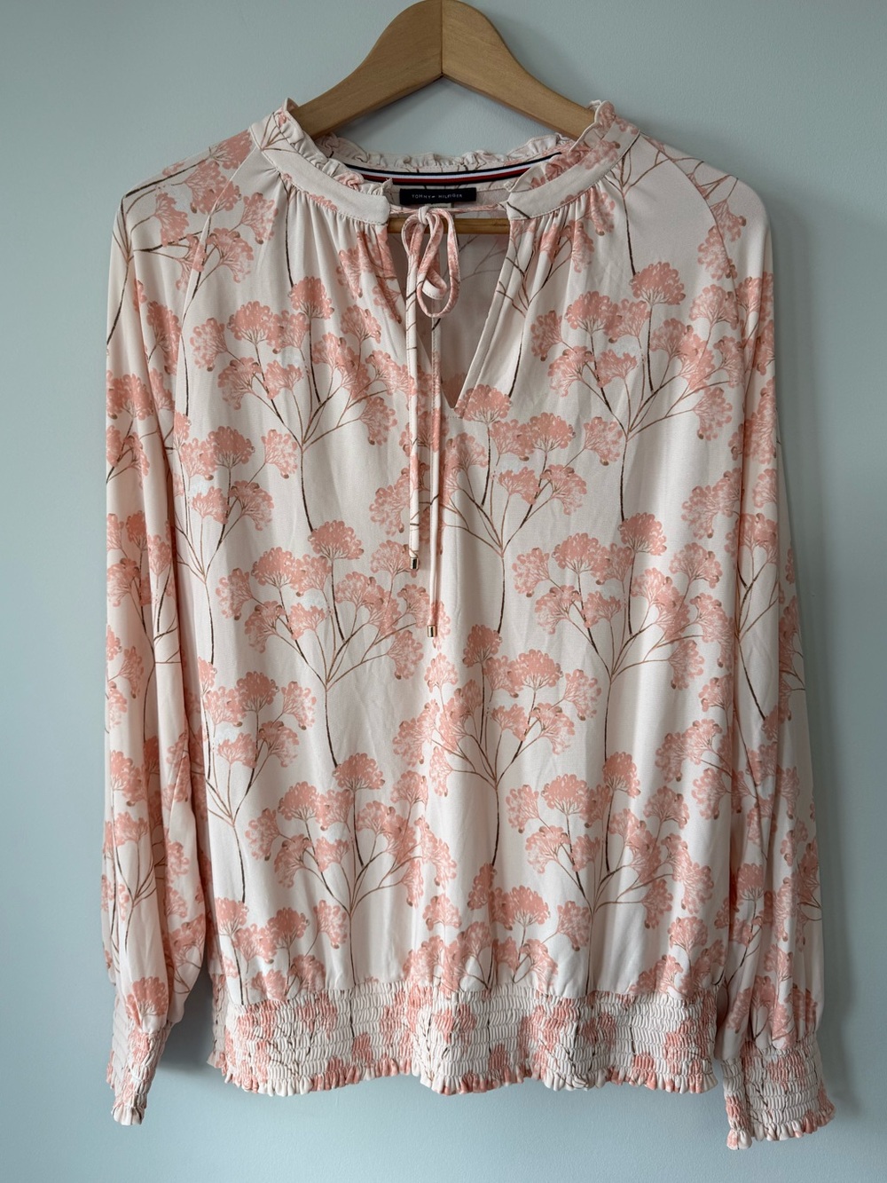 (M) Tommy Hilfiger Cream Blush Floral Tie-Neck Blouse